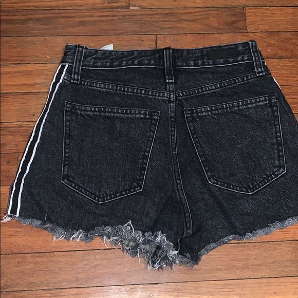 Annie High Rise Shorts A&F - Picture 2 of 3